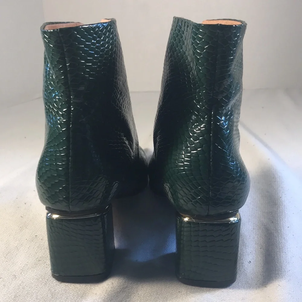 Women’s Green Reptile Textured Patent Leather Front Zipper Pointy Toe Ankle Boot
